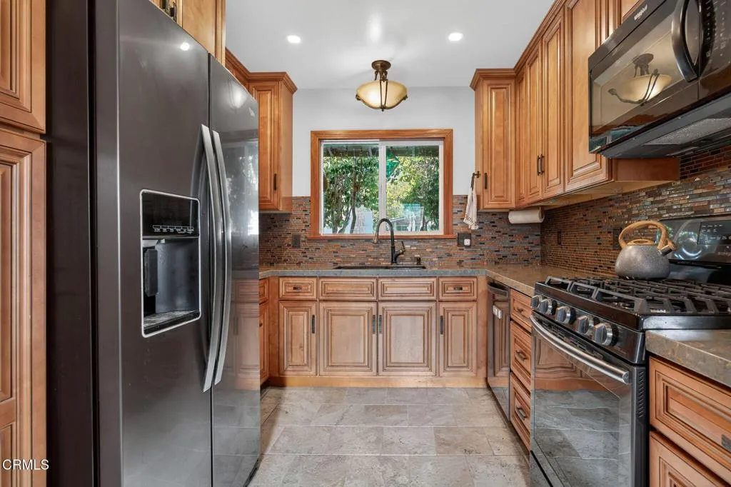 3146 Strathmore Drive, Ventura, California 93003 home-pic-18