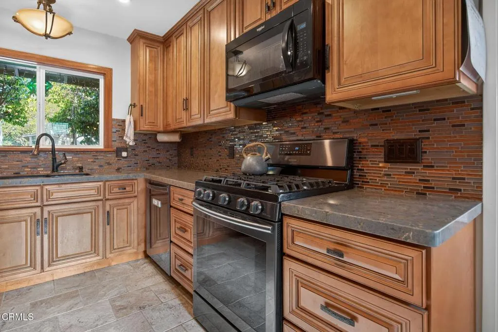 3146 Strathmore Drive, Ventura, California 93003 home-pic-19