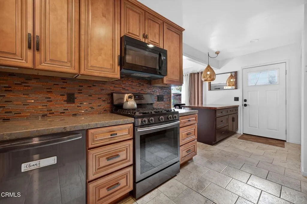 3146 Strathmore Drive, Ventura, California 93003 home-pic-22