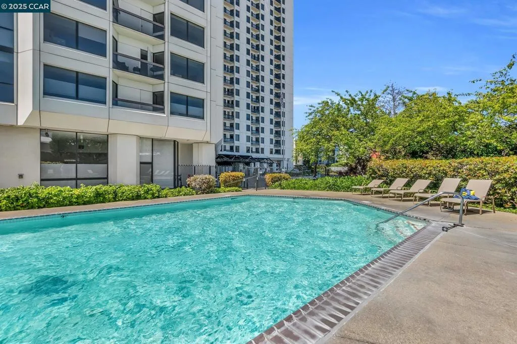 6363 Christie Ave 1425, Emeryville, California 94608 home-pic-24