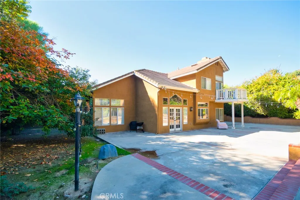 16 Los Felis, Pomona, California 91766 home-pic-11