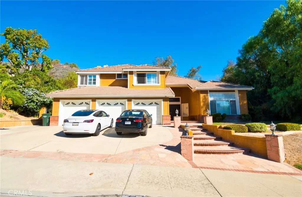 16 Los Felis, Pomona, California 91766 home-pic-0