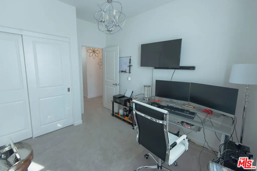 28649 Jardineras Drive, Valencia, California 91354 home-pic-22