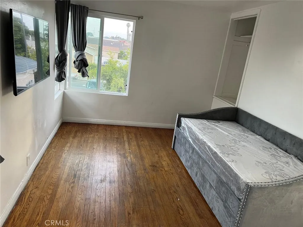 1205 W 57th, Los Angeles, California 90037 home-pic-18