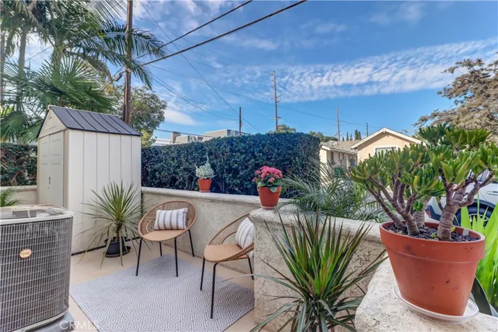 LARGE PATIO!