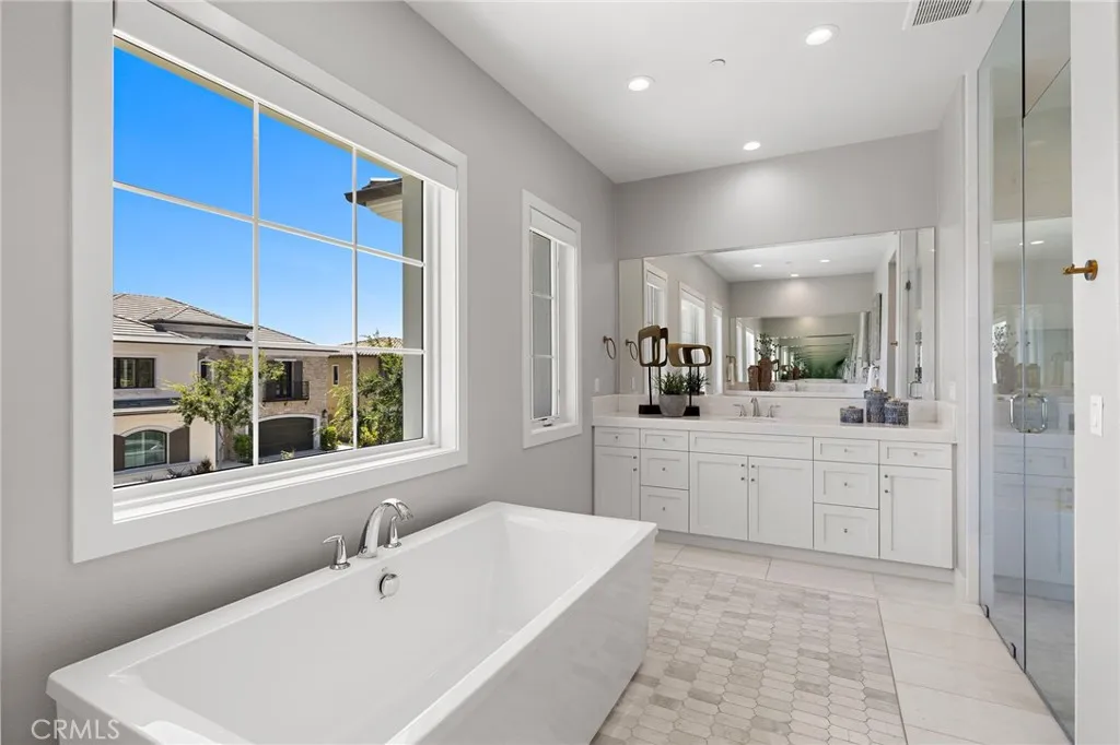93 Interstellar, Irvine, California 92618 home-pic-35