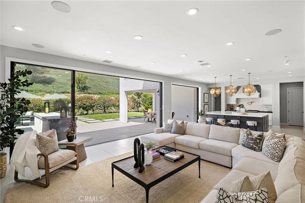 93 Interstellar, Irvine, California 92618 home-pic-1