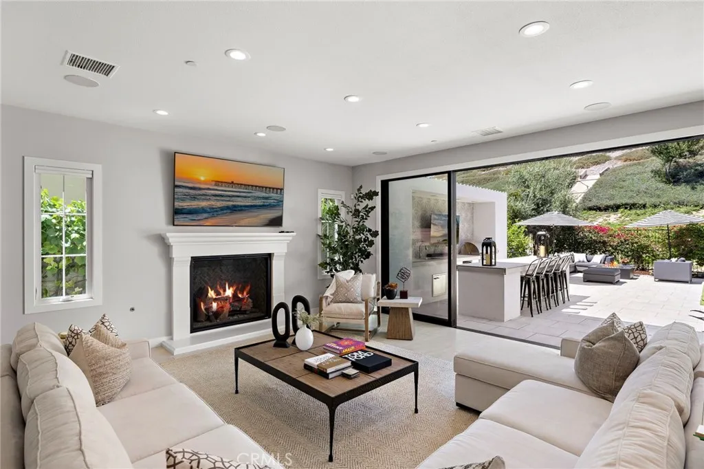 93 Interstellar, Irvine, California 92618 home-pic-14