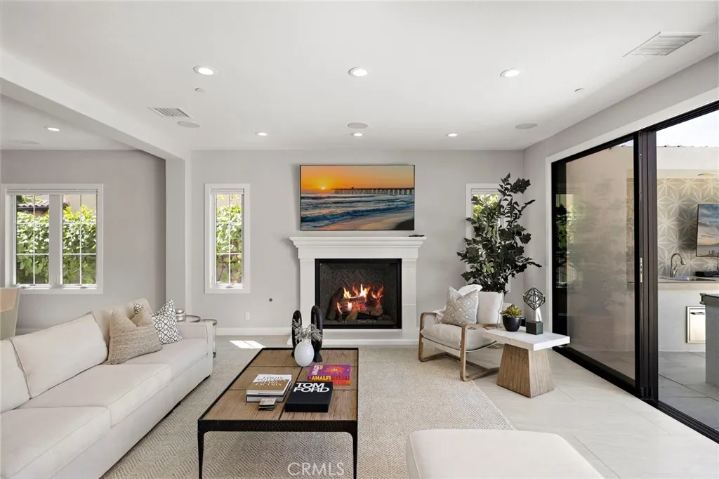 93 Interstellar, Irvine, California 92618 home-pic-17