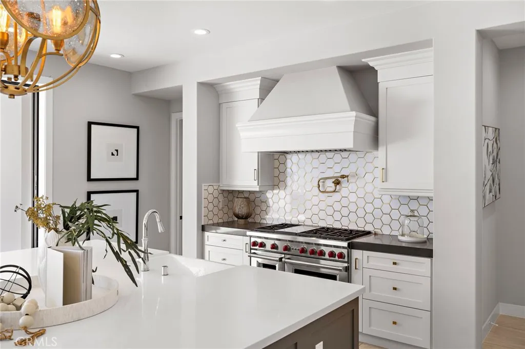 93 Interstellar, Irvine, California 92618 home-pic-12