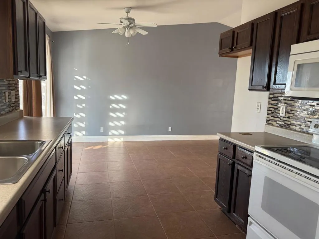 1225 Sargo Avenue, Thermal, California 92274 home-pic-3