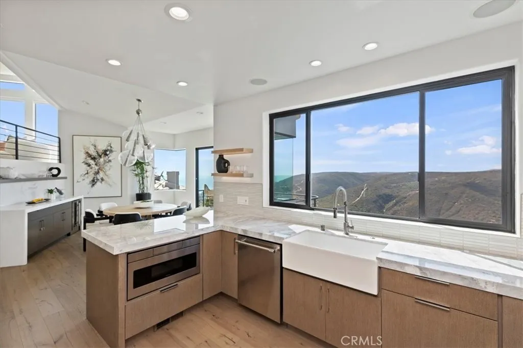 1425 Skyline, Laguna Beach, California 92651 home-pic-17