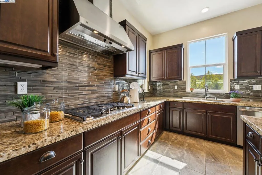 7213 Calistoga Ln, Dublin, California 94568 home-pic-16