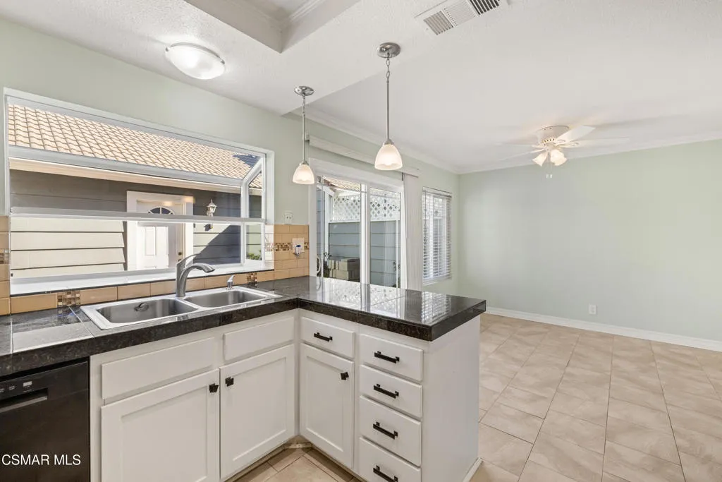 365 Jeremiah Drive C, Simi Valley, California 93065 home-pic-12