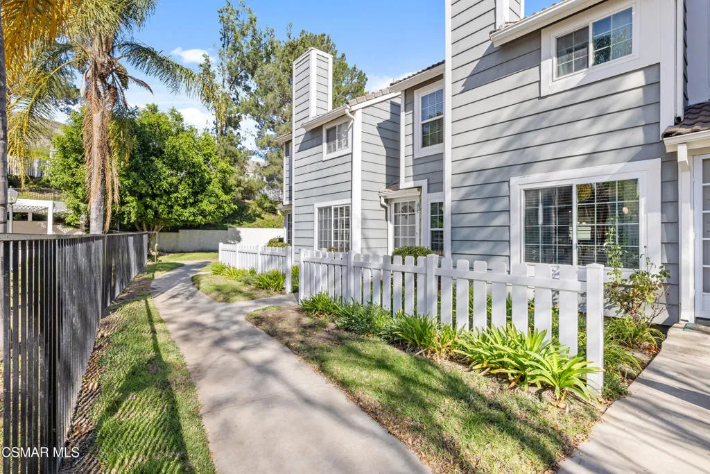 365 Jeremiah Drive C, Simi Valley, California 93065 home-pic-1