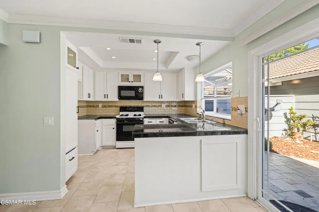 365 Jeremiah Drive C, Simi Valley, California 93065 home-pic-9