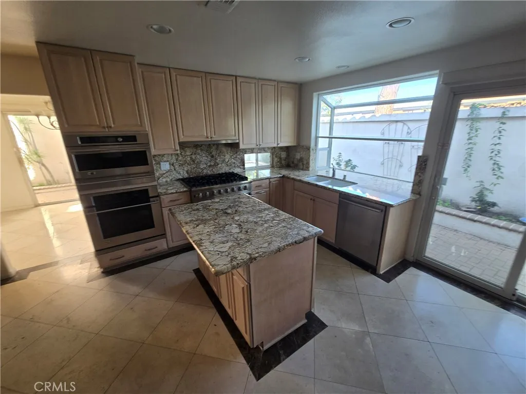 18 Laconia, Irvine, California 92614 home-pic-5
