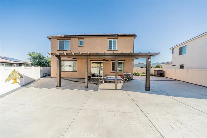 Spacious backyard with Aluminum patio cover and vinyl fencing