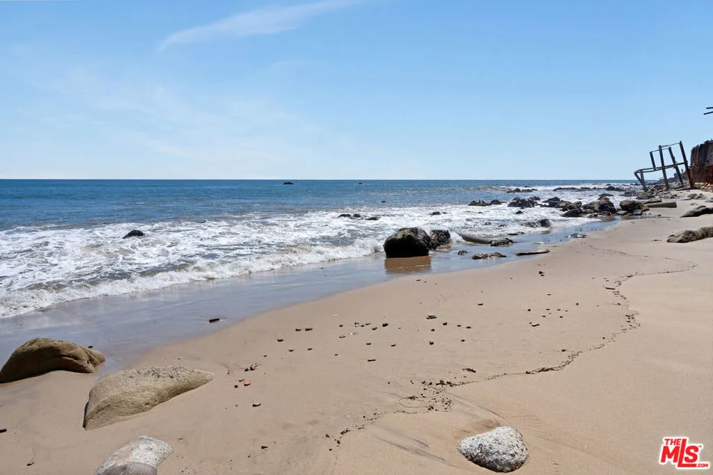 19824 Pacific Coast Highway, Malibu, California 90265 home-pic-18