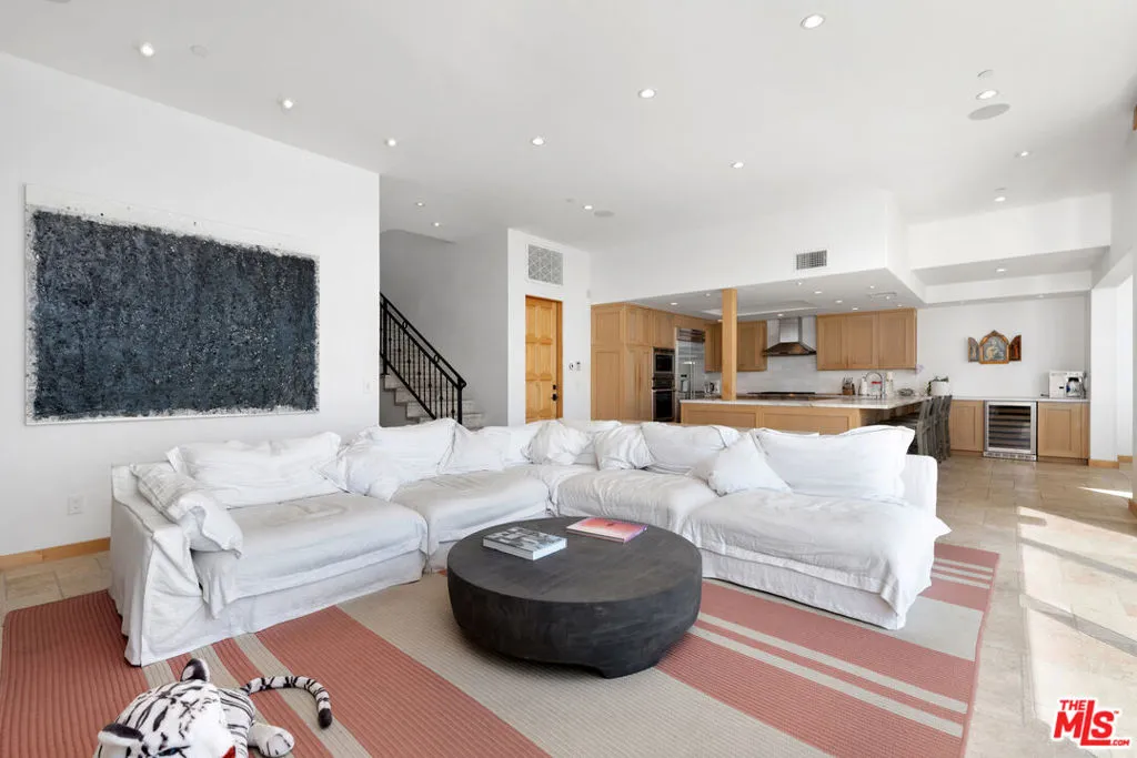19824 Pacific Coast Highway, Malibu, California 90265 home-pic-19