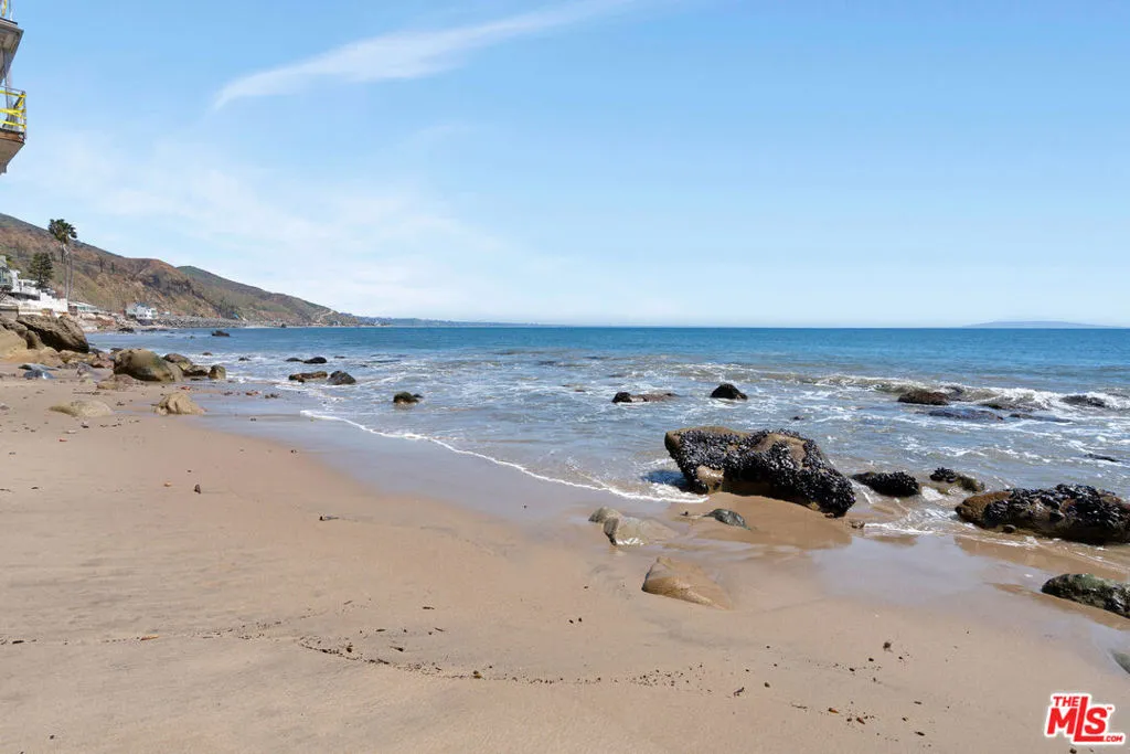 19824 Pacific Coast Highway, Malibu, California 90265 home-pic-17