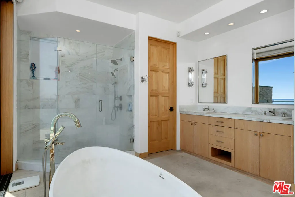 19824 Pacific Coast Highway, Malibu, California 90265 home-pic-29