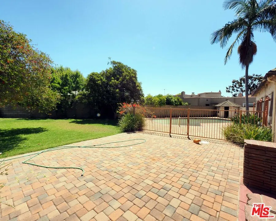 742 Schumacher Drive, Los Angeles, California 90048 home-pic-4