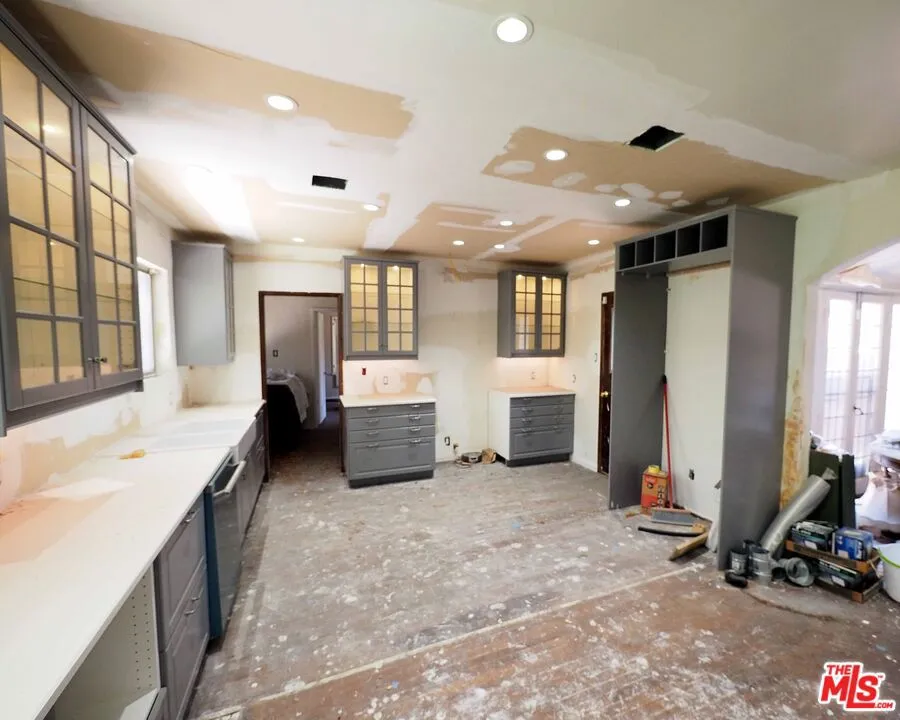 742 Schumacher Drive, Los Angeles, California 90048 home-pic-11