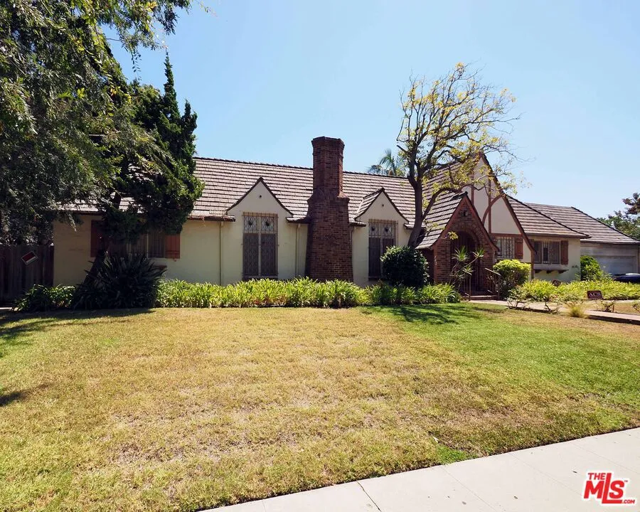742 Schumacher Drive, Los Angeles, California 90048 home-pic-2