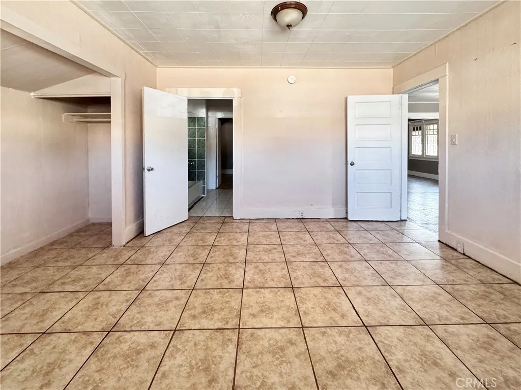 614 W 60th Street, Los Angeles, California 90044 home-pic-6