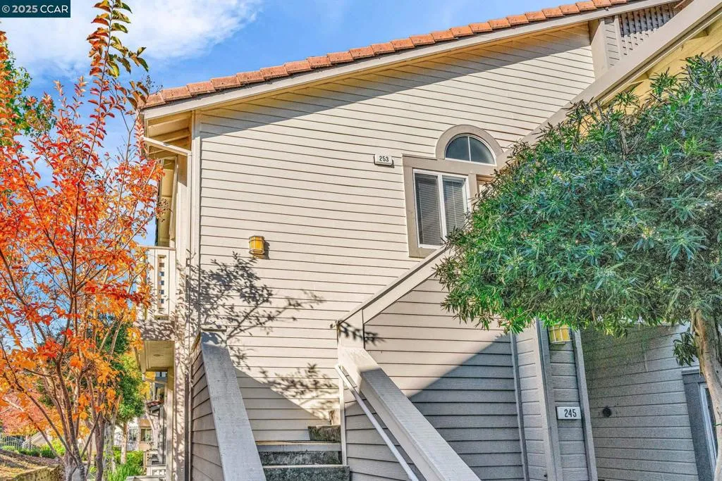 253 Florence Ct, Hercules, California 94547 home-pic-2