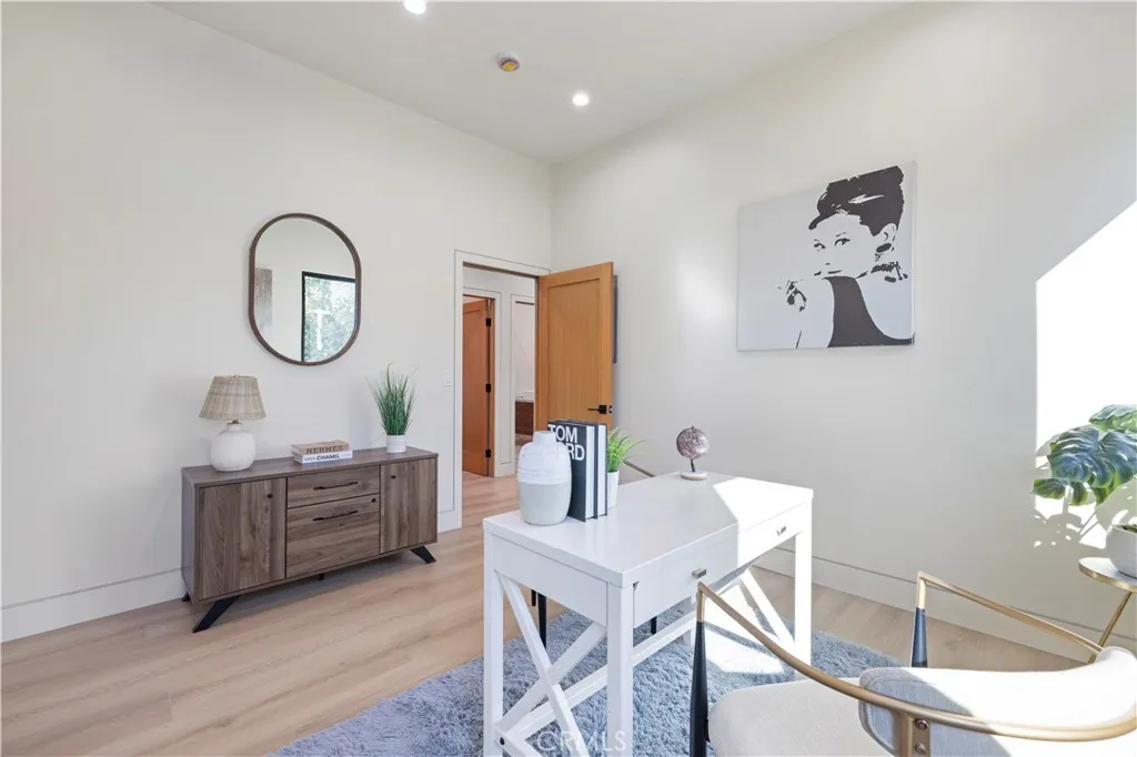 4026 Garden Avenue, Los Angeles, California 90039 home-pic-18