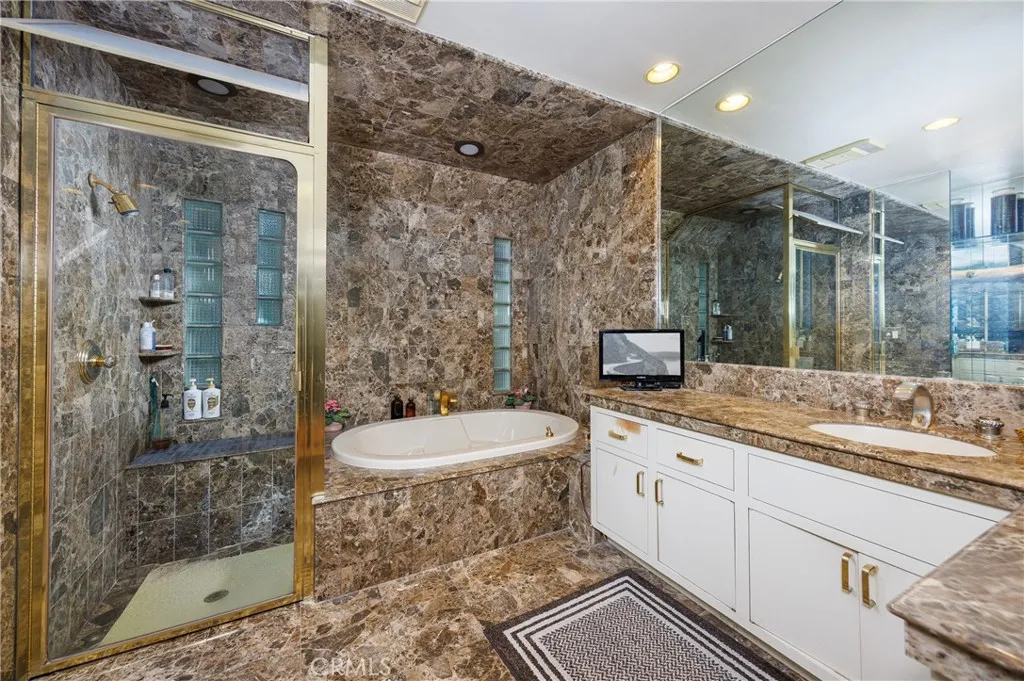 2072 Coldwater Canyon, Beverly Hills, California 90210 home-pic-11