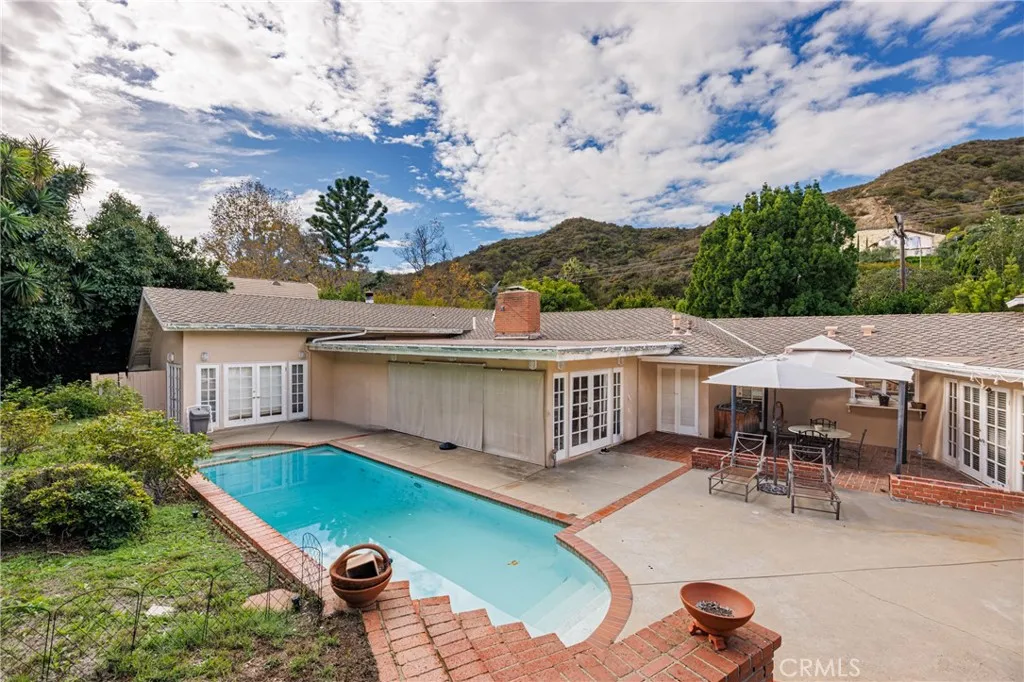 2072 Coldwater Canyon, Beverly Hills, California 90210 home-pic-37