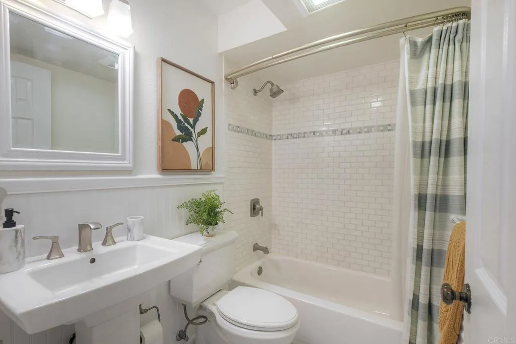 548 Via De La Valle J, Solana Beach, California 92075 home-pic-17