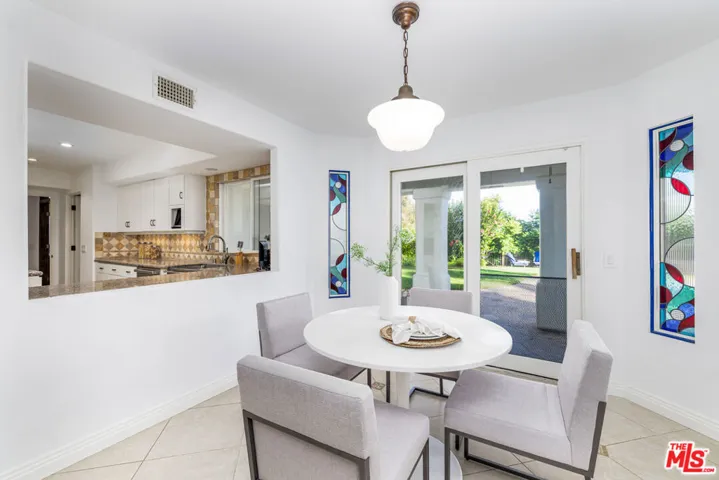 Breakfast Room