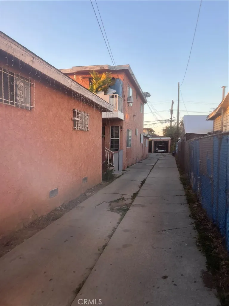 151 E 121st, Los Angeles, California 90061 home-pic-1