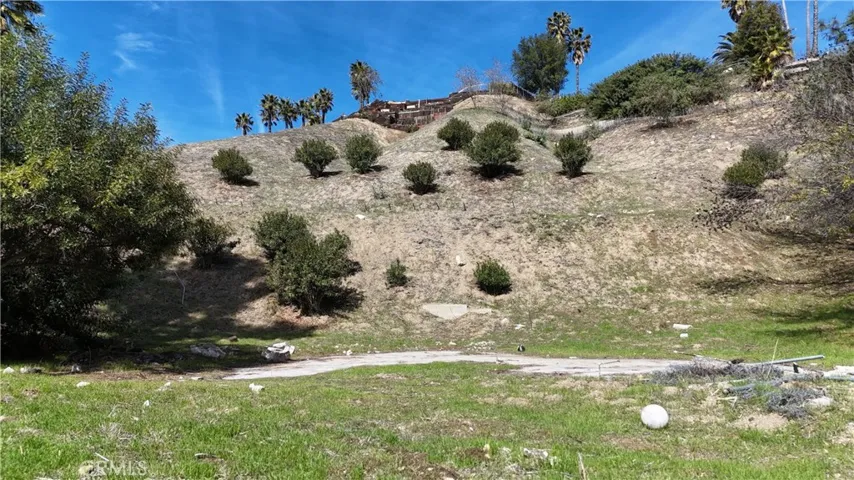 20713 Collins Street, Woodland Hills, California 91367