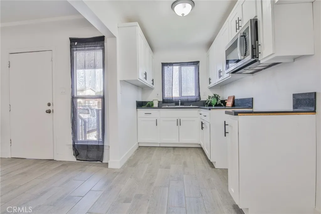 1434 W 92nd St, Los Angeles, California 90047 home-pic-12