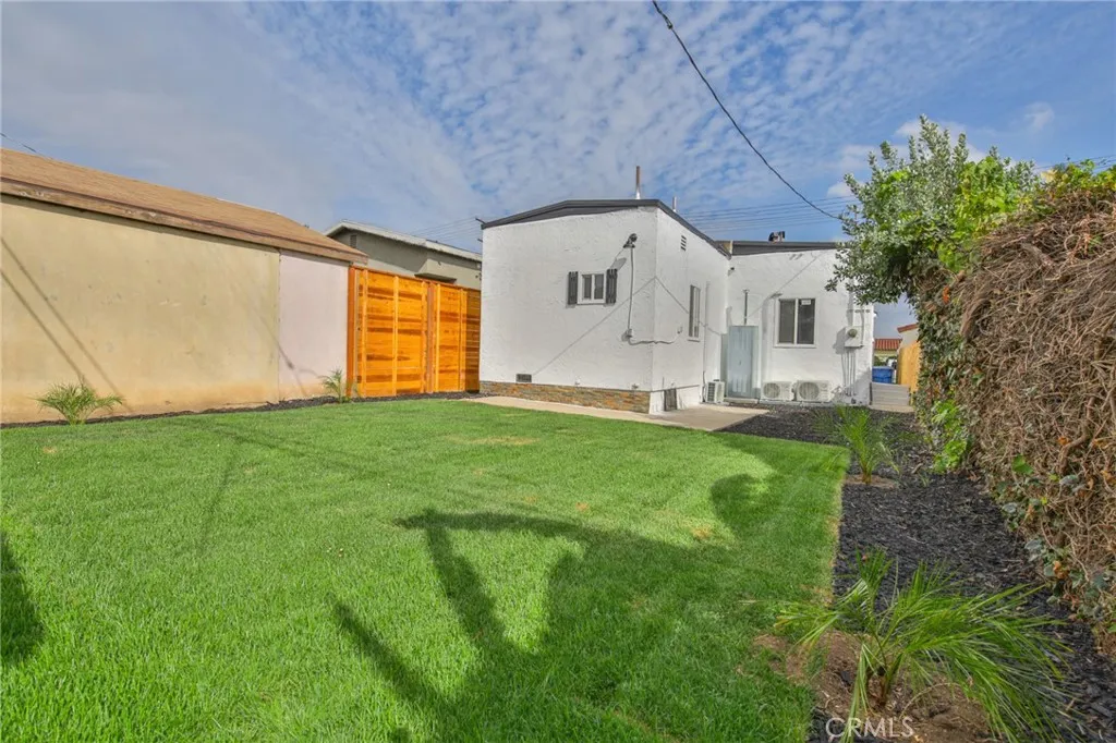 1434 W 92nd St, Los Angeles, California 90047 home-pic-30