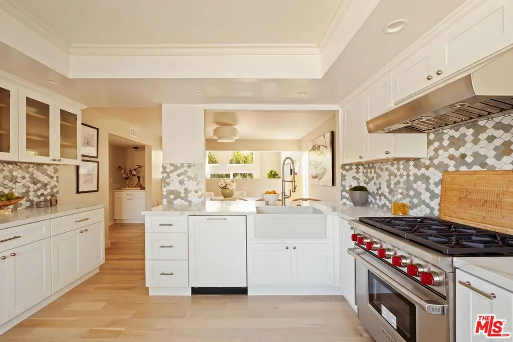 130 Marguerita Avenue 13, Santa Monica, California 90402 home-pic-16