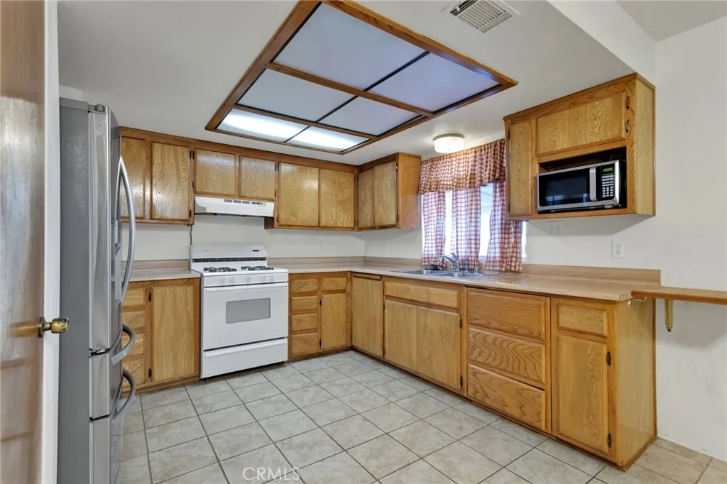 15481 Ramona, Apple Valley, California 92307 home-pic-5