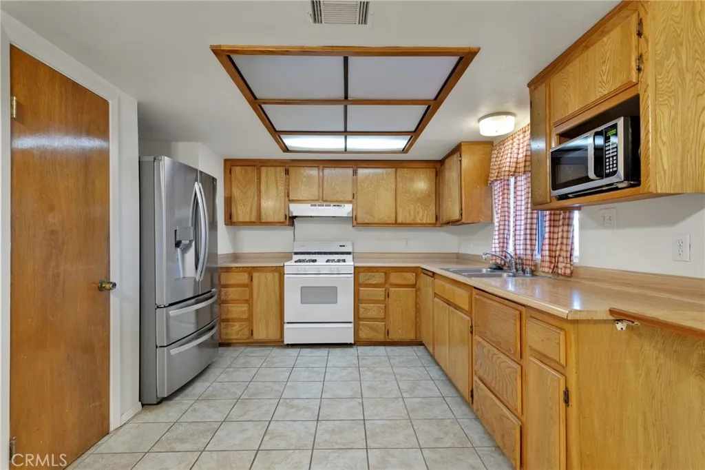 15481 Ramona, Apple Valley, California 92307 home-pic-6