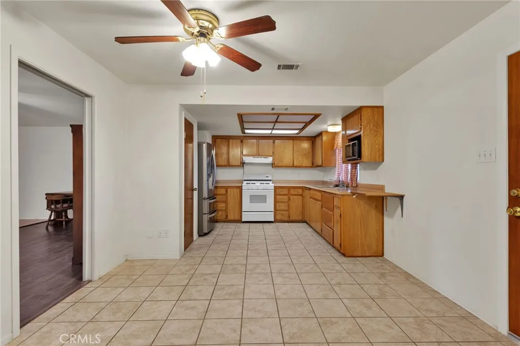 15481 Ramona, Apple Valley, California 92307 home-pic-8