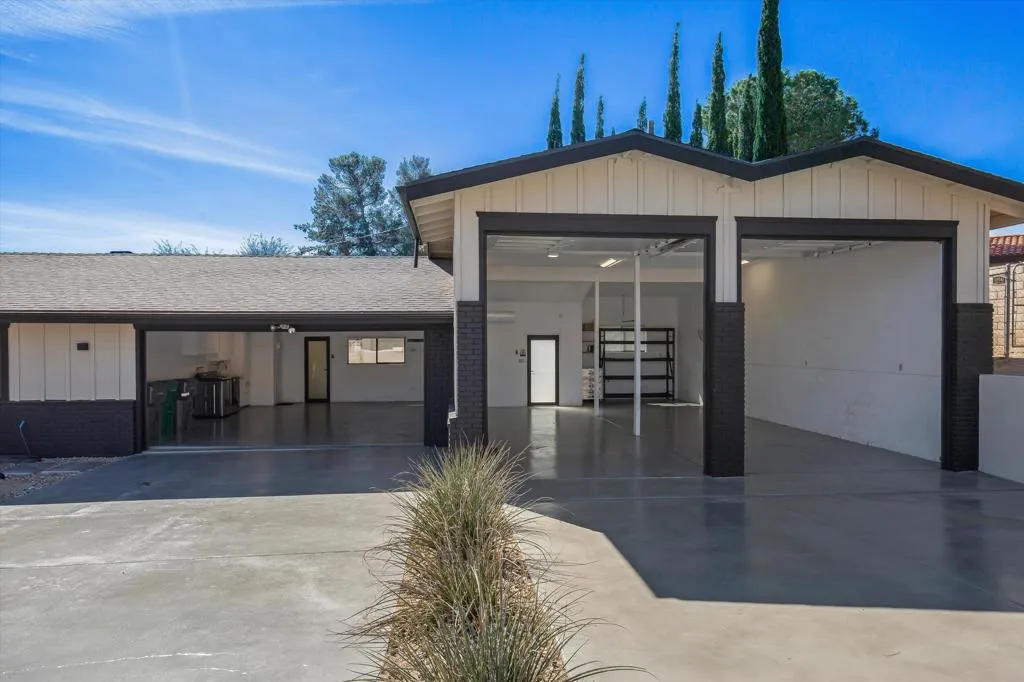 7458 Cardillo Trail, Yucca Valley, California 92284 home-pic-37