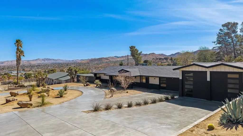 7458 Cardillo Trail, Yucca Valley, California 92284 home-pic-0