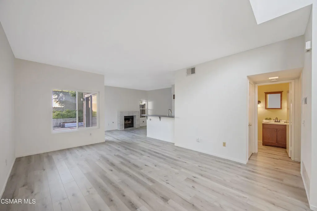11833 Nightingale Street, Moorpark, California 93021 home-pic-2