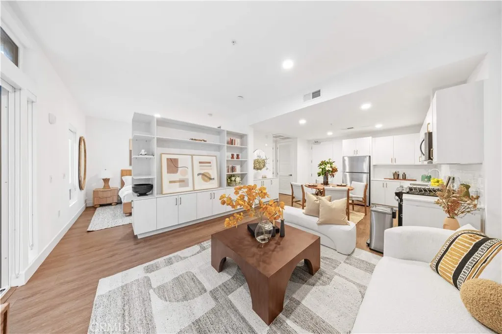 709 E Walnut Street 222, Pasadena, California 91101 home-pic-0