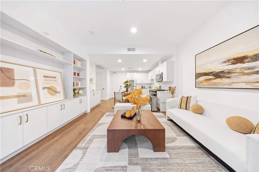 709 E Walnut Street 222, Pasadena, California 91101 home-pic-1