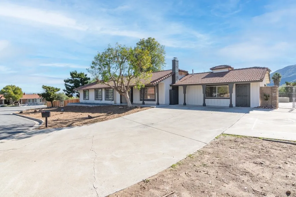 15175 Macias, Lake Elsinore, California 92530 home-pic-5